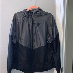 Nike gray and black windbreaker